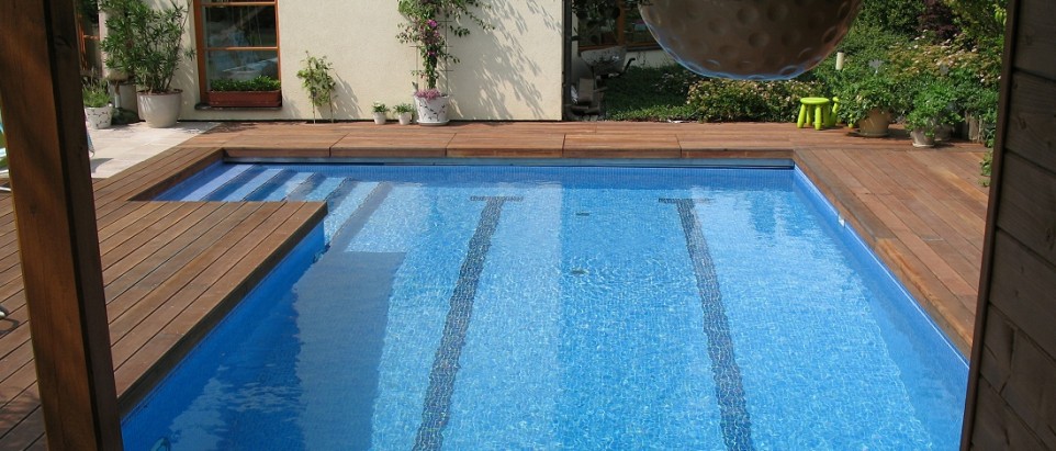 etonový bazén, skleněná mozaika Ezarri
